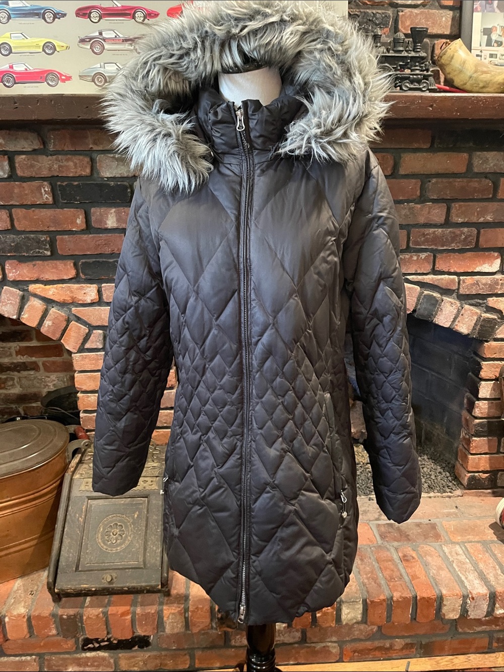 Eddie Bauer Women's Goose Down Quilted Hooded Puffer Coat with Faux Fur trim XLP